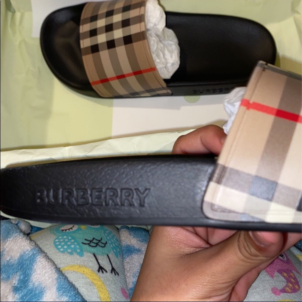 Burberry Slides - Picture 4 of 6